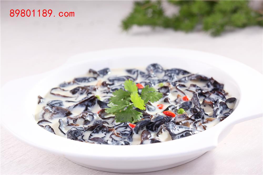奶汤煮云耳